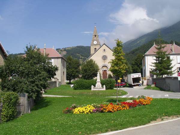 fichier 20020831_1332_nantes_en_ratier_eglise-0.jpg