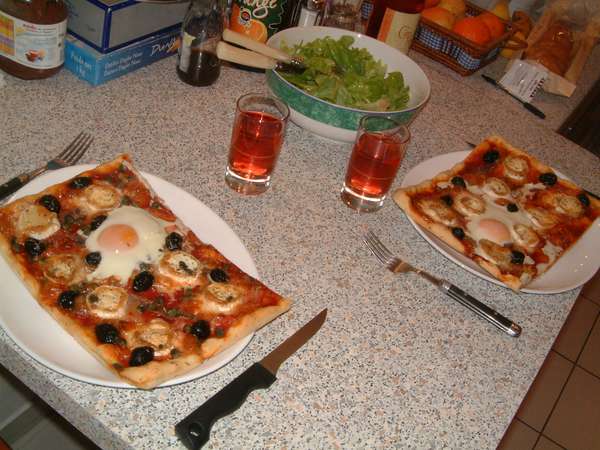 fichier 20040102_2045_pizza_vin_rose_salade-0.jpg