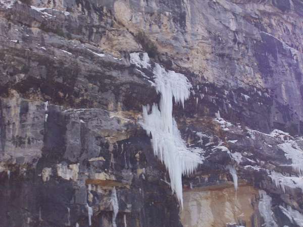 fichier 20050313_1331_002cascade_drevenne_glacons-0.jpg