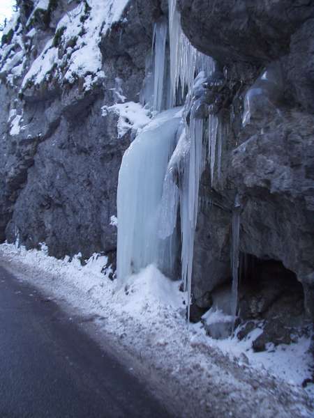 fichier 20050313_1527_004route_d531_neige_glacons-0.jpg