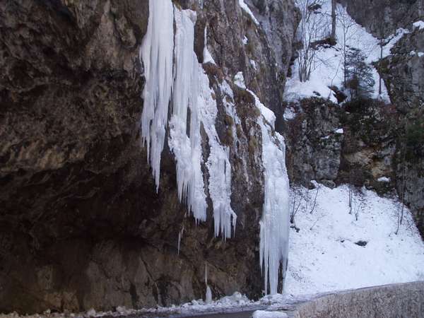 fichier 20050313_1539_001route_d531_neige_glacons-0.jpg