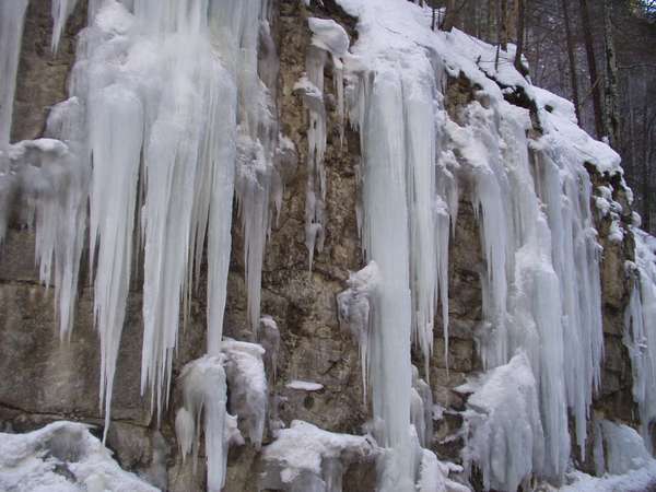 fichier 20050313_1545_001route_d531_neige_glacons-0.jpg