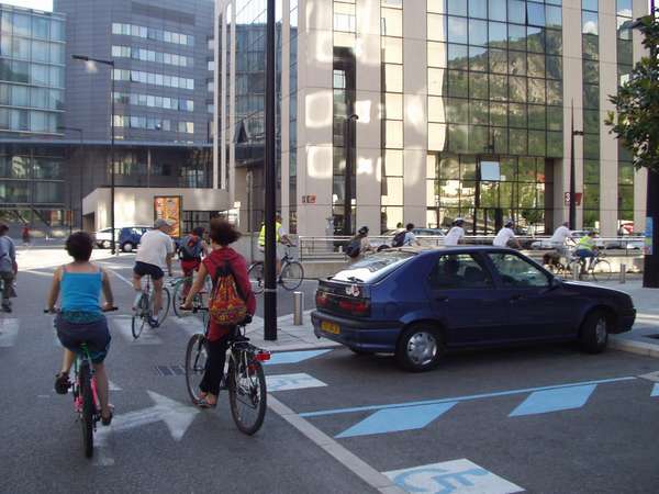 fichier 20050526_1821_001derriere_gare-0.jpg