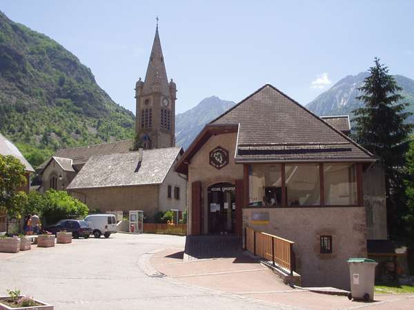 fichier 20050605_1230_003d526_route_entraigues_eglise-0.jpg