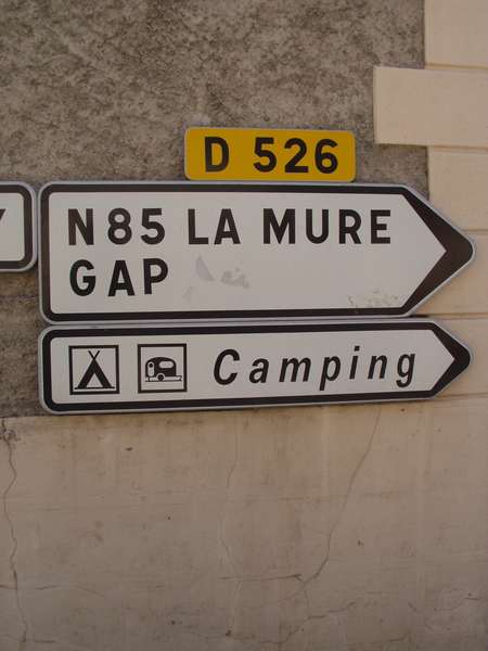 fichier 20050605_1231_001d526_route_entraigues_panneau-0.jpg