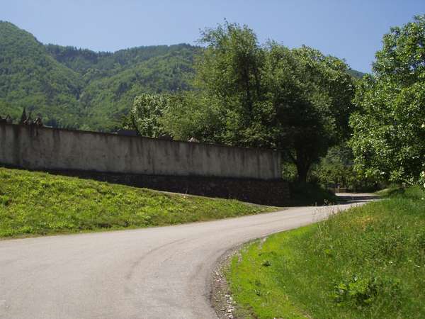 fichier 20050605_1241_003d212f_route_cimetiere-0.jpg