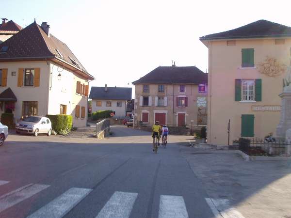 fichier 20050611_0731_d28_miribel_les_echelles-0.jpg