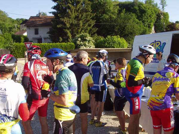 fichier 20050611_0740_001d28_miribel_les_echelles_ravito-0.jpg