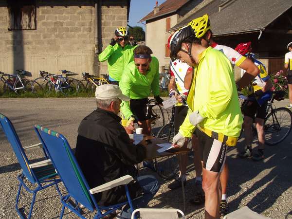 fichier 20050611_0740_003d28_miribel_les_echelles_ravito-0.jpg