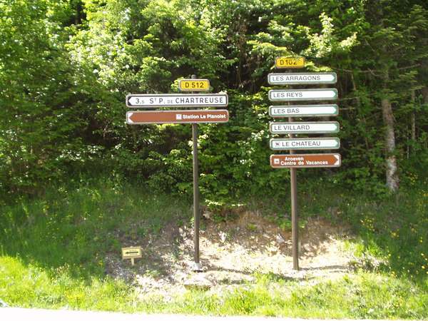 fichier 20050611_1436_d512_vers_col_cucheron_panneau-0.jpg