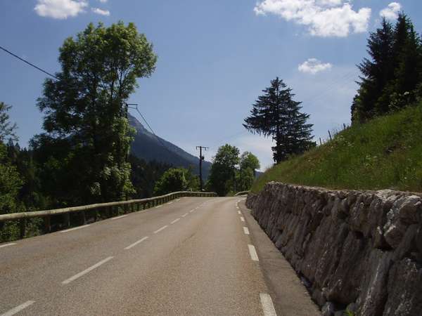 fichier 20050611_1525_d512_vers_col_porte-0.jpg