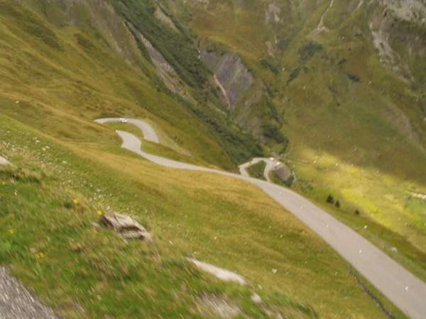 fichier 20050815_1533_002d927_route_en_bas-0.jpg