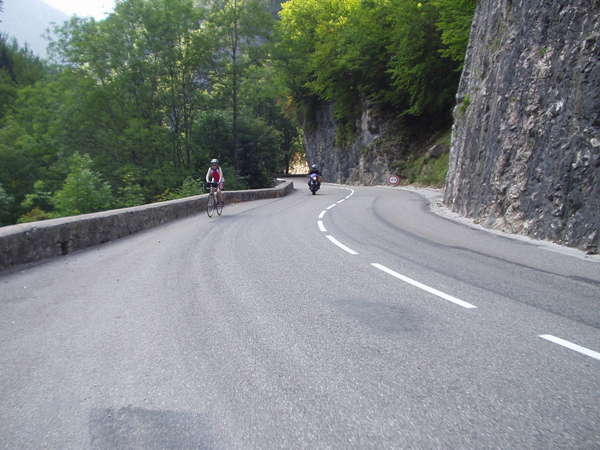 fichier 20050903_1729_002d531_isabelle_motos_derriere-0.jpg