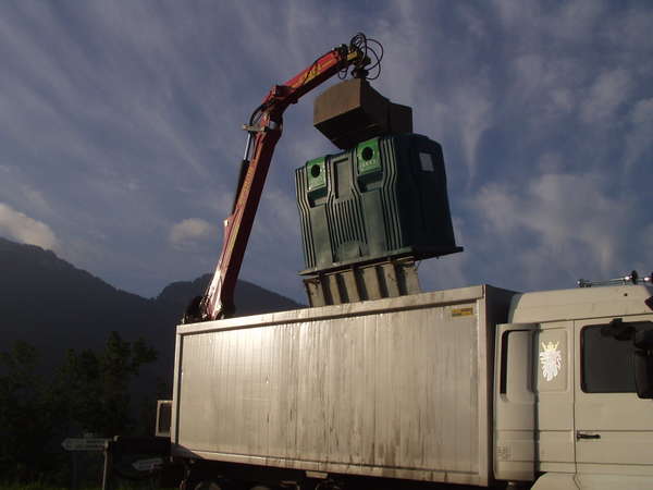 fichier 20050916_0840_002d2_col_fleuries_bennes_a_verres-0.jpg