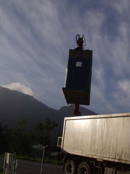 fichier 20050916_0840_003d2_col_fleuries_bennes_a_verres-0.jpg