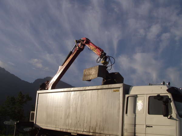 fichier 20050916_0840_006d2_col_fleuries_bennes_a_verres-0.jpg