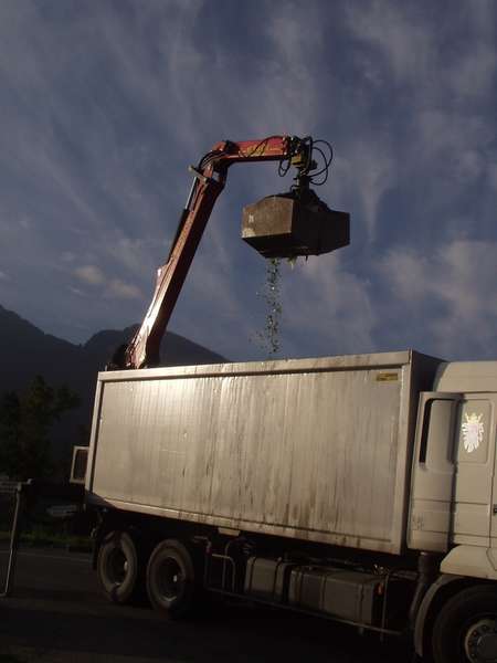 fichier 20050916_0841_001d2_col_fleuries_bennes_a_verres-0.jpg