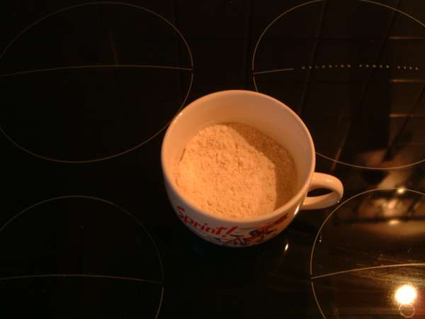 fichier 20050920_0743_003melanger_farine_et_poudre_damandes-0.jpg