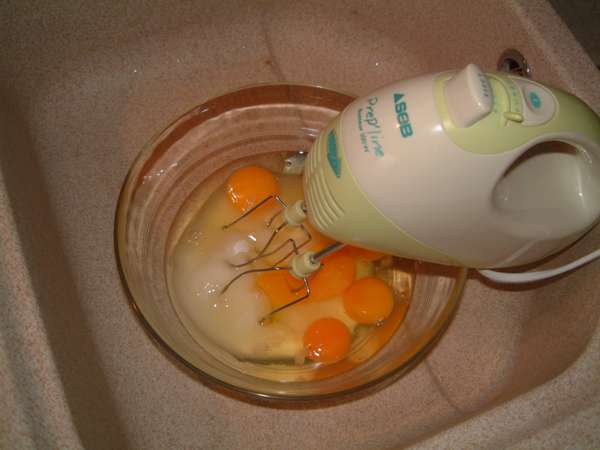 fichier 20050920_1812_002battre_oeufs_et_sucre-0.jpg
