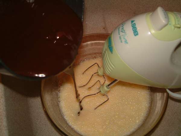 fichier 20050920_1824_001ajouter_chocolat_fondu_oeufs-0.jpg