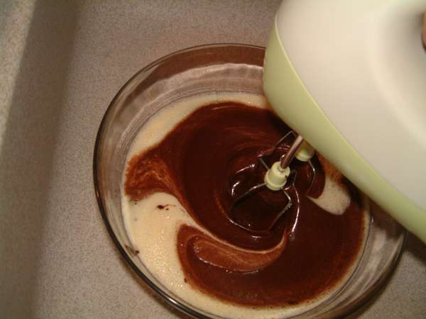 fichier 20050920_1828_002battre_oeufs_sucre_chocolat-0.jpg