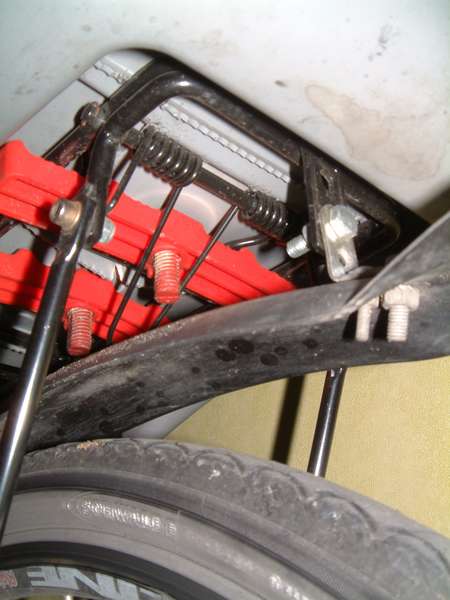 fichier 20051104_0812_fixation_casier_plastique_keter_leclerc-0.jpg