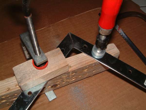 fichier 20051104_0907_002decoupe_equerre-0.jpg