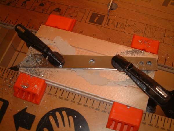 fichier 20051108_1813_001decoupe_equerre-0.jpg