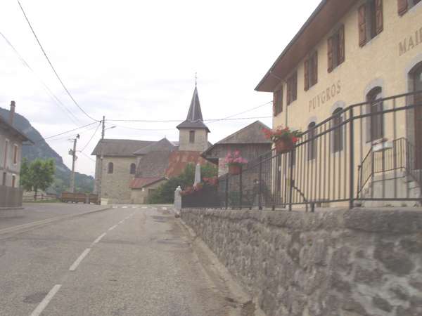 fichier 20060625_0839_001d21a_route_puygros_mairie_eglise1-0.jpg
