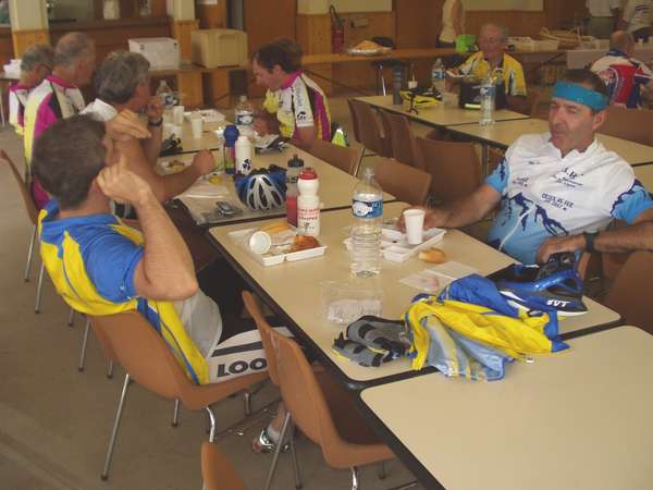 fichier 20060625_1510_nd_bellecombe_repas_ctg-0.jpg