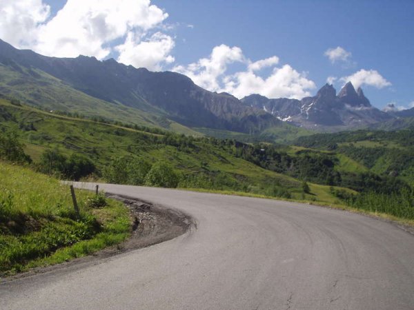 fichier 20060708_1045_d80_route_virage_aiguilles_darves-0.jpg