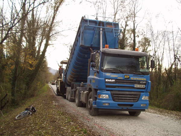 fichier 20061116_1510_pc_route_apercu_convoi_goudronnage-0.jpg
