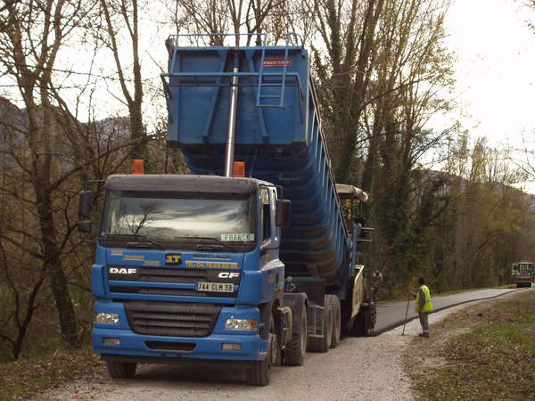 fichier 20061116_1512_001pc_route_apercu_convoi_goudronnage-0.jpg