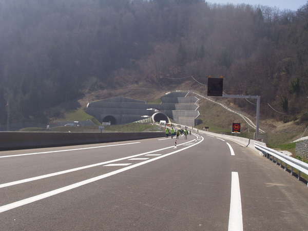 fichier 20070318_1237_a51_route_descente_vers_tunnel-0.jpg