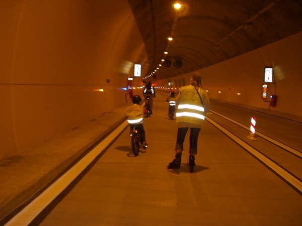 fichier 20070318_1250_002a51_route_tunnel_plein_a_gauche-0.jpg