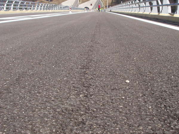 fichier 20070318_1300_001a51_route_viaduc_etat_de_la_route-0.jpg