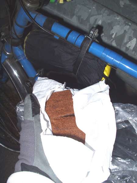 fichier 20070331_0708_d973_route_pause_45kms_reparee_porte_kway_brownies_eclairci-0.jpg