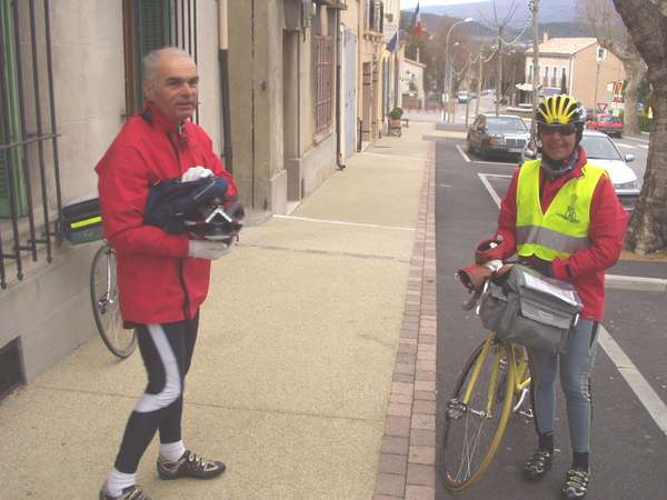 fichier 20070331_1212_002d4_route_les_mees_arrivee_michel_medina_martine_gaston-0.jpg