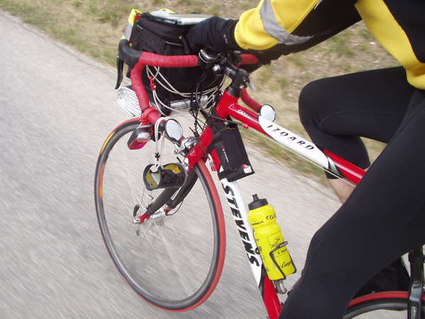 fichier 20070331_1602_002d542_route_cyclo_allemand_fixation_appareil_photo-0.jpg