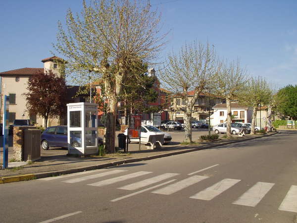fichier 20070421_1820_d36b_luzinay_village-0.jpg