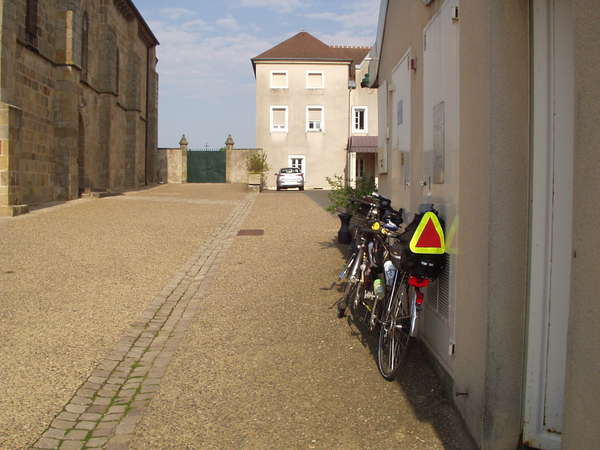 fichier 20070428_1751_002d1_route_le_montet_eglise_toilettes_tandem-0.jpg