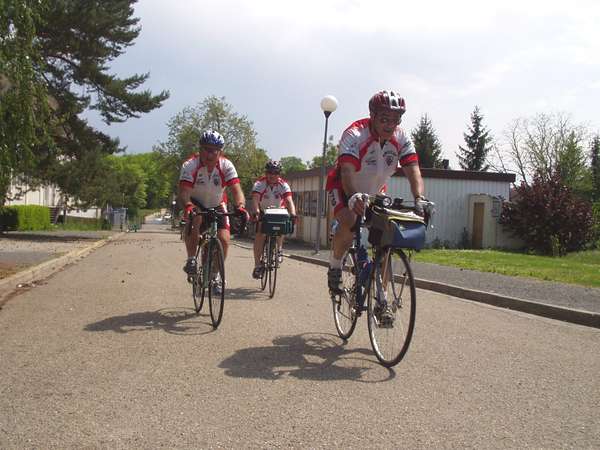 fichier 20070429_1428_002bellerive_sur_allier_arrivee_jeanfrancois_deregnaucourt_michel_gaudon_chantal_vernois-0.jpg