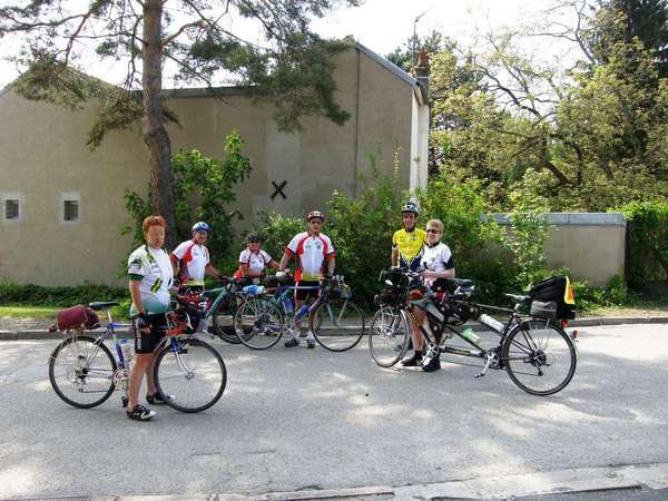 fichier 20070429_1429_007bellerive_sur_allier_arrivee_photos_cyclos_pc-0.jpg