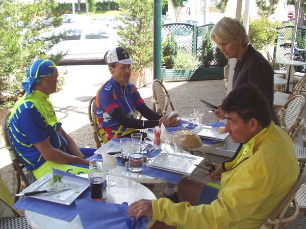 fichier 20070602_1451_le_teil_repas_jean_jacques_treguer_marc_seguy_pierre_gardie-0.jpg