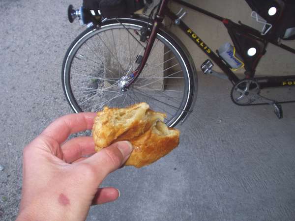 fichier 20070603_0634_002d2_route_robion_pause_viennoiserie-0.jpg