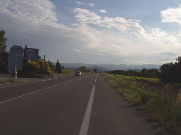 fichier 20070603_0743_002n100_route_vers_apt-0.jpg