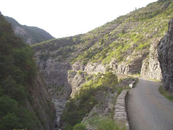 fichier 20070603_1925_d900c_route_gorges_de_la_blanche-0.jpg