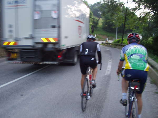 fichier 20070609_0632_002d520a_route_cyclos_camions-0.jpg