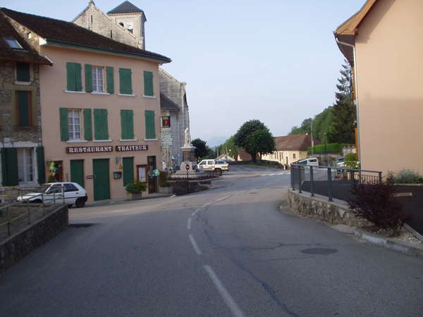 fichier 20070609_0738_001d28_route_miribel_les_echelles_village-0.jpg