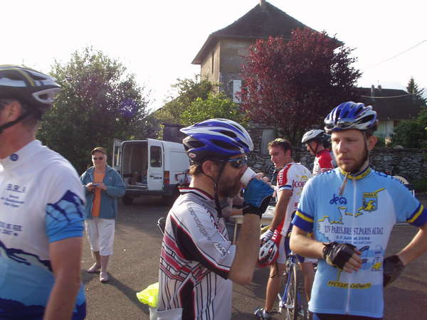 fichier 20070609_0745_d28_route_miribel_les_echelles_ravito-0.jpg